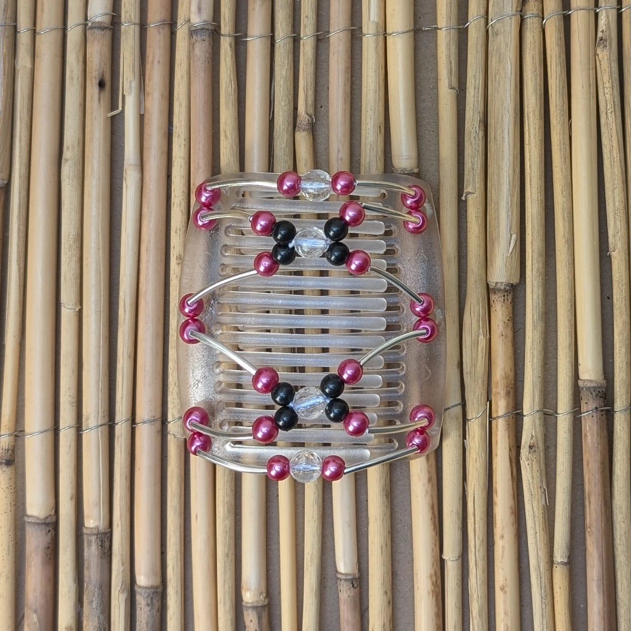 Chameleon "Beada Tube" mit pink-schwarzen Kunstperlen durchsichtig