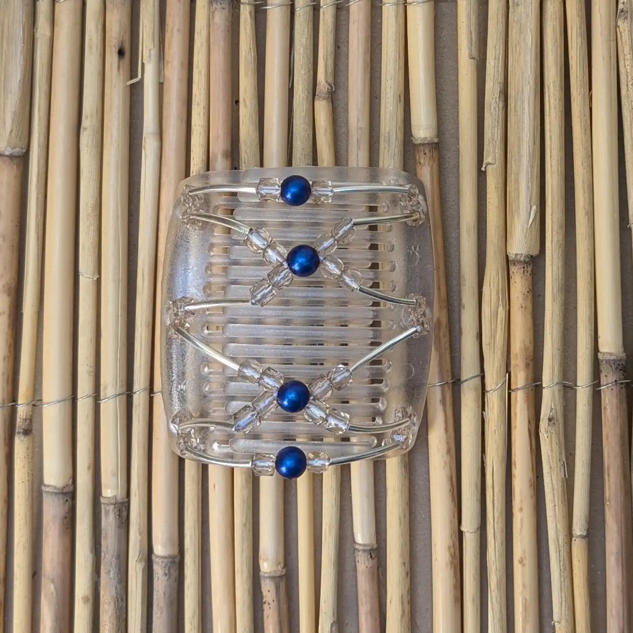 Chameleon "Beada Tube" mit klaren-blauen Kunstperlen durchsichtig