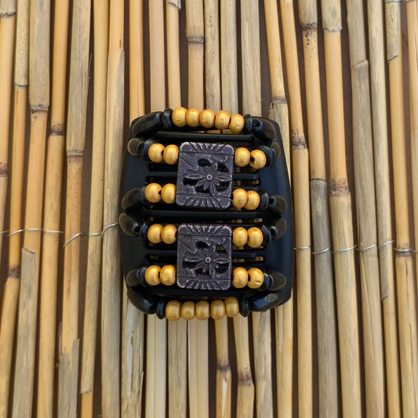 Chameleon "Dupla" mit schwarz-goldenen Holzperlen schwarz