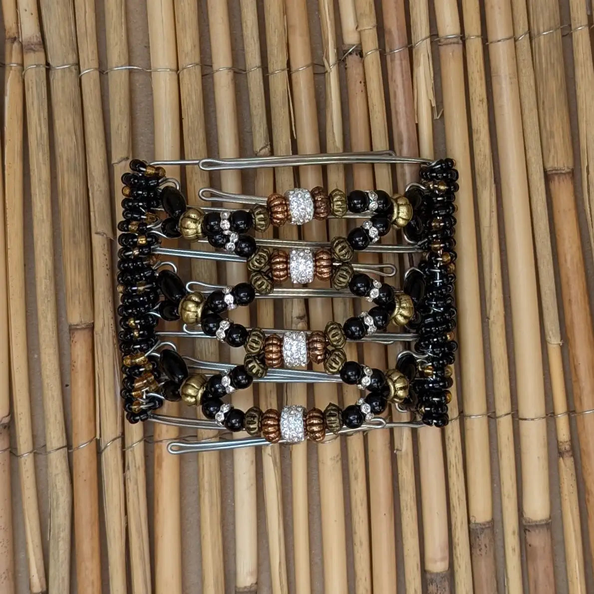 Drahtkamm Deluxe mit 7 Zähnen mit schwarz goldenen Kunstperlen