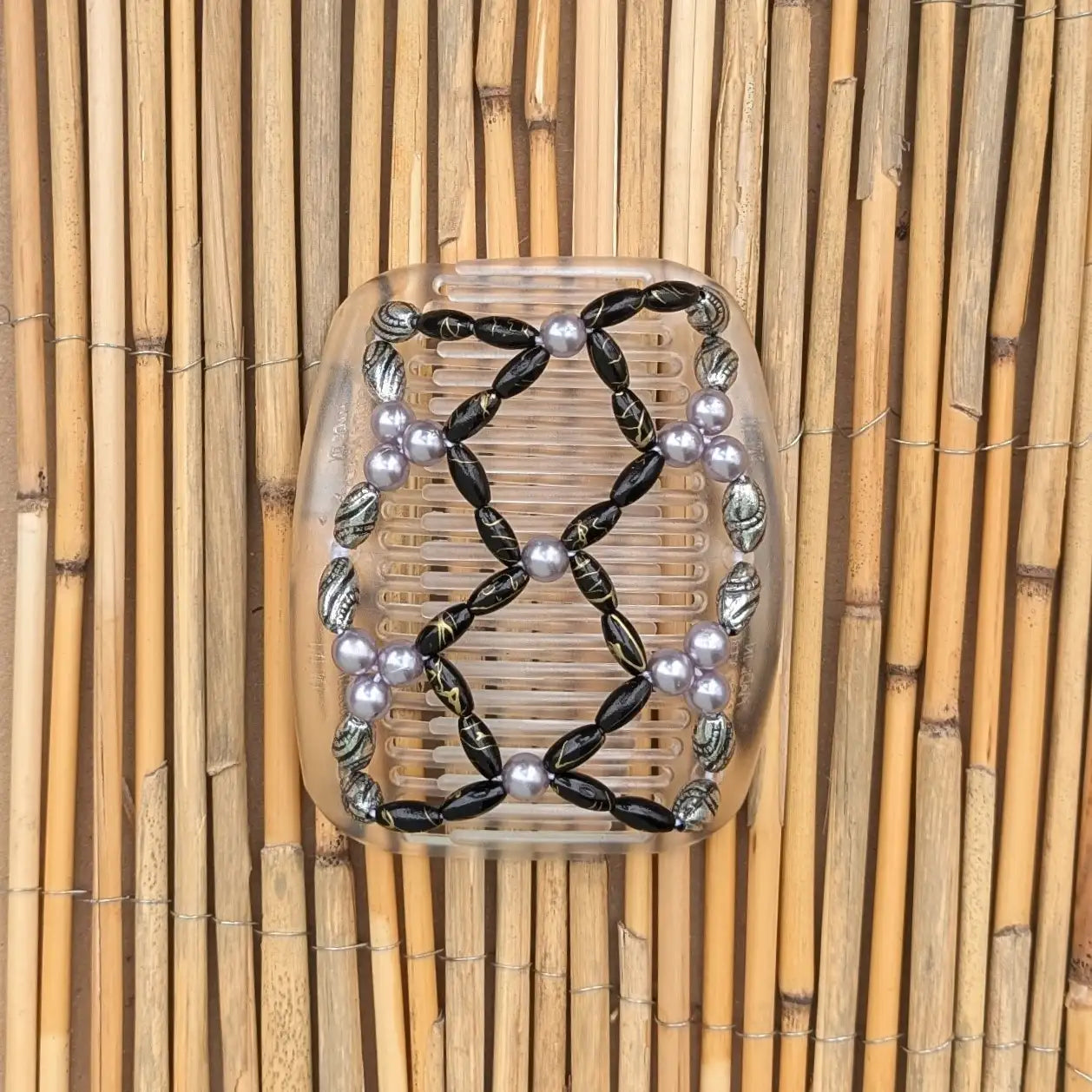 African Butterfly "Ndalena" mit silber-grau-schwarzen Kunstperlen durchsichtig