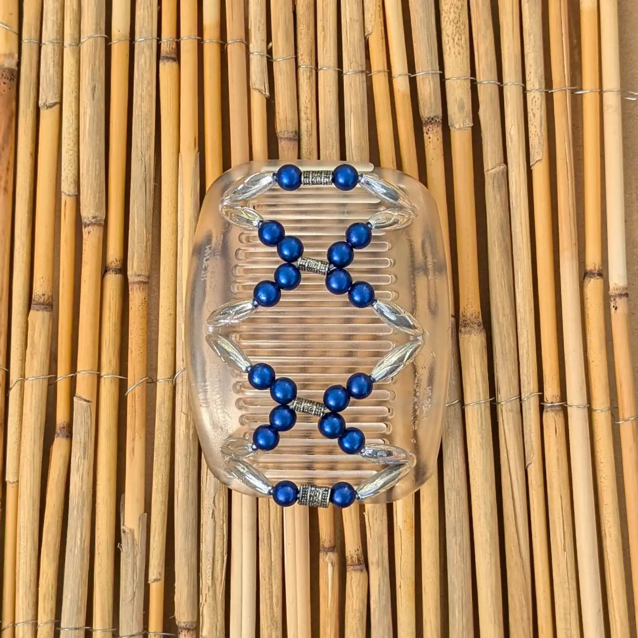 African Butterfly "Dalena" mit silbernen-blauen Kunstperlen durchsichtig