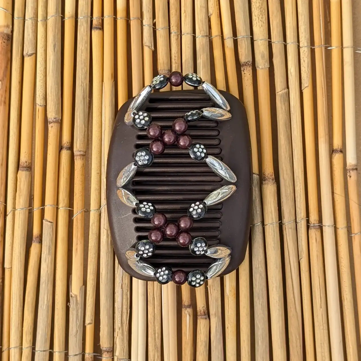 African Butterfly "Dalena" mit silbernen-schwarz-braunen Kunstperlen braun