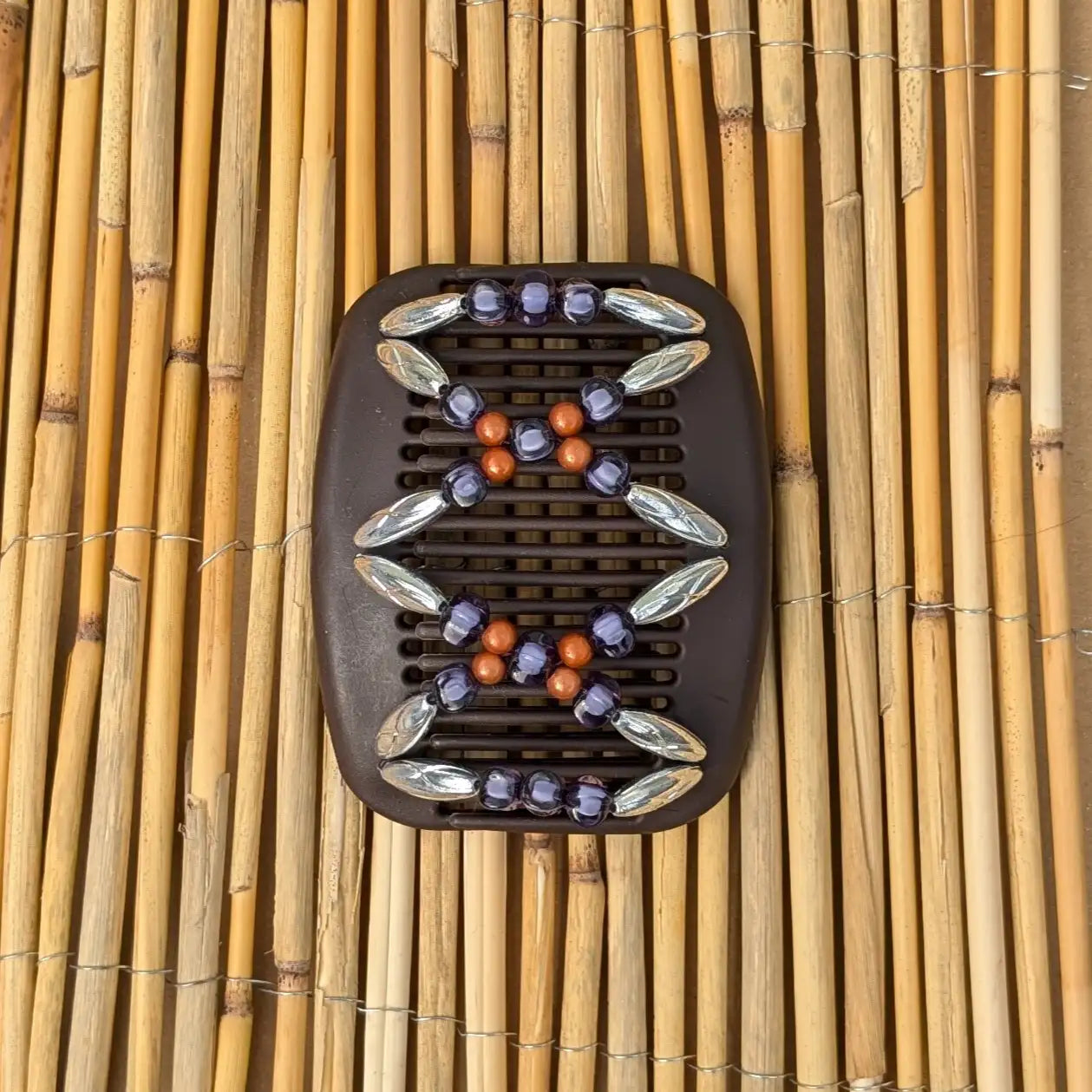 African Butterfly "Dalena" mit silbernen-grau-braunen Kunstperlen braun