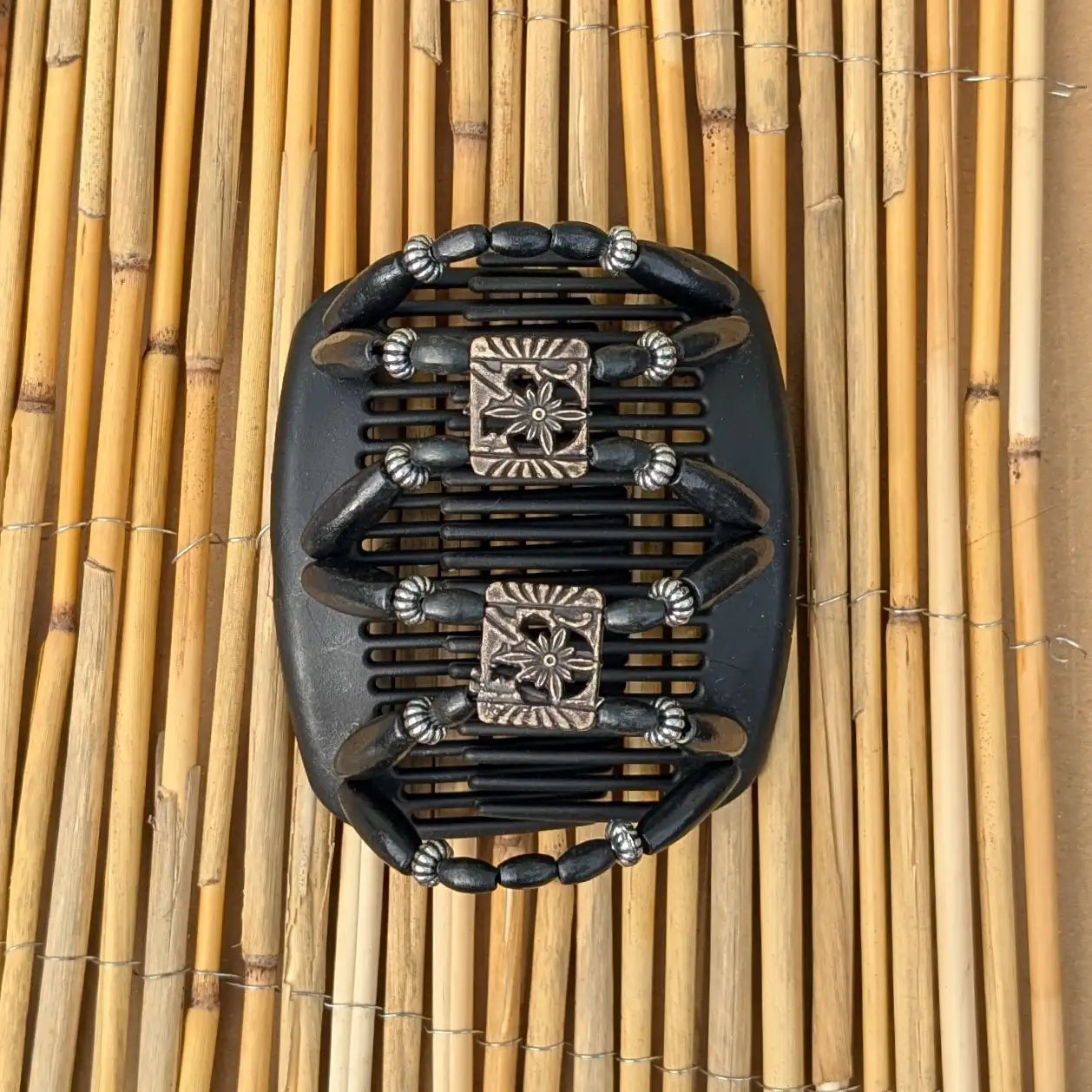 African Butterfly "Dupla" mit schwarz-silbernen Holzperlen schwarz