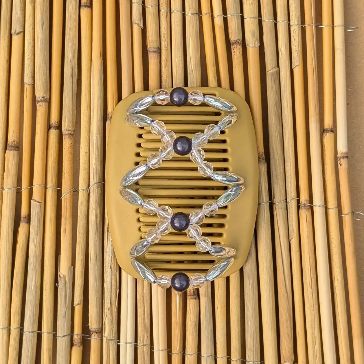 African Butterfly "Dalena" mit silber-anthrazit Kunstperlen beige