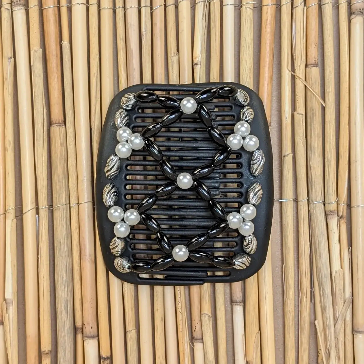 African Butterfly "Ndalena" mit weiß-schwarzen Kunstperlen schwarz