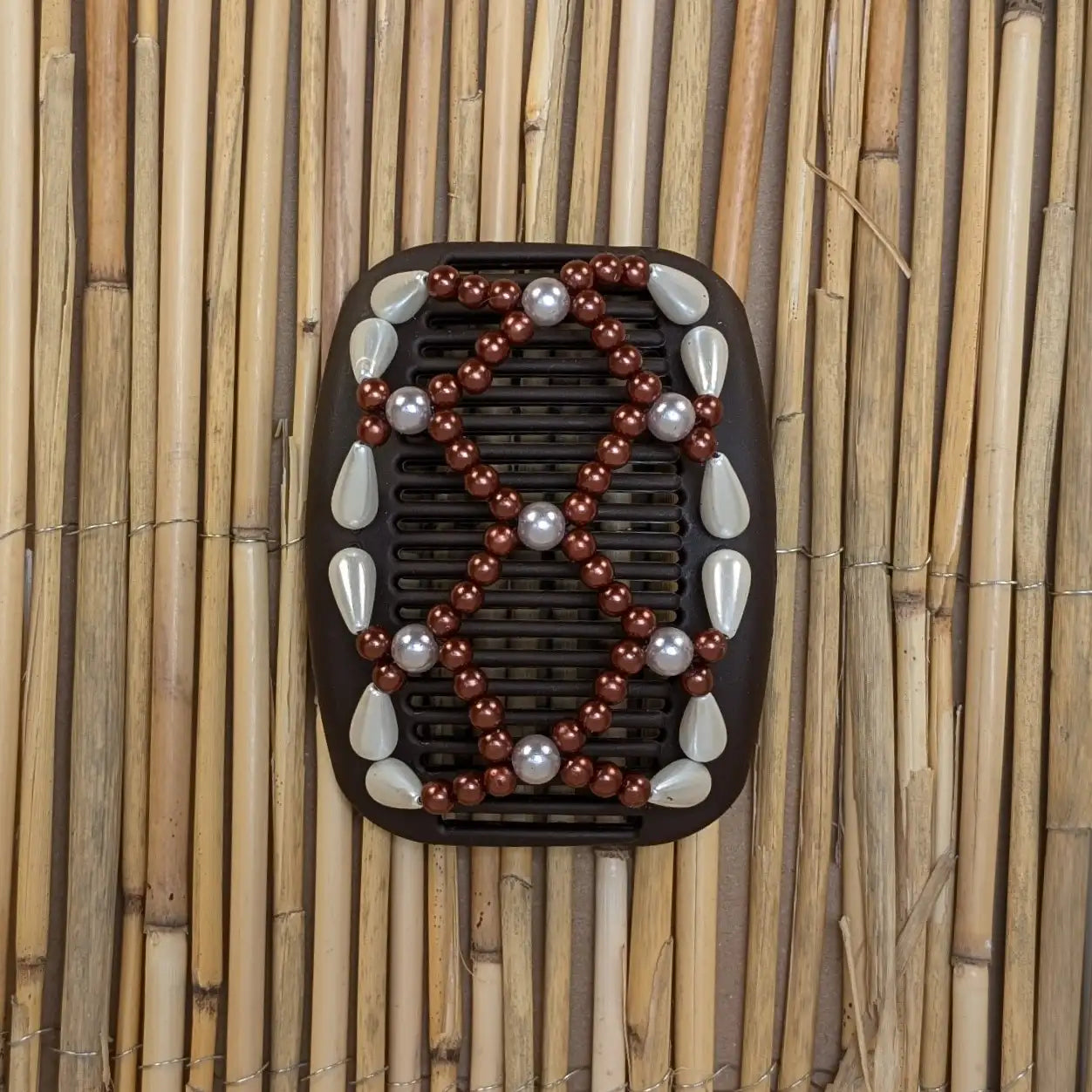 African Butterfly "Ndalena" mit weiß-rotbraunen Kunstperlen braun