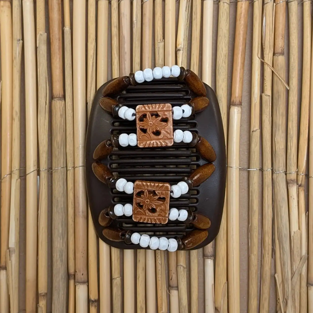 African Butterfly "Dupla" mit braun-weißen Holzperlen braun