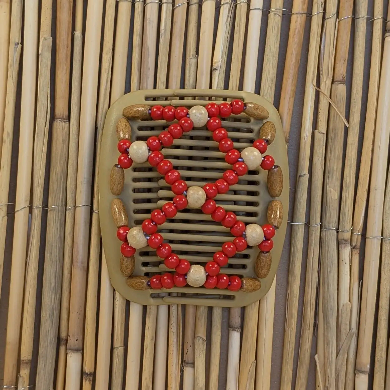 African Butterfly "Ndbele" mit rot-hellbraunen Holzperlen beige