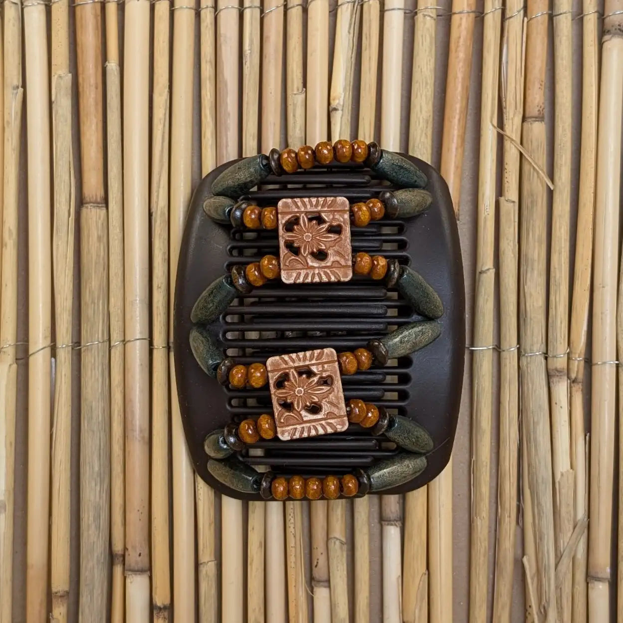 African Butterfly "Dupla" mit grau-braunen Holzperlen braun