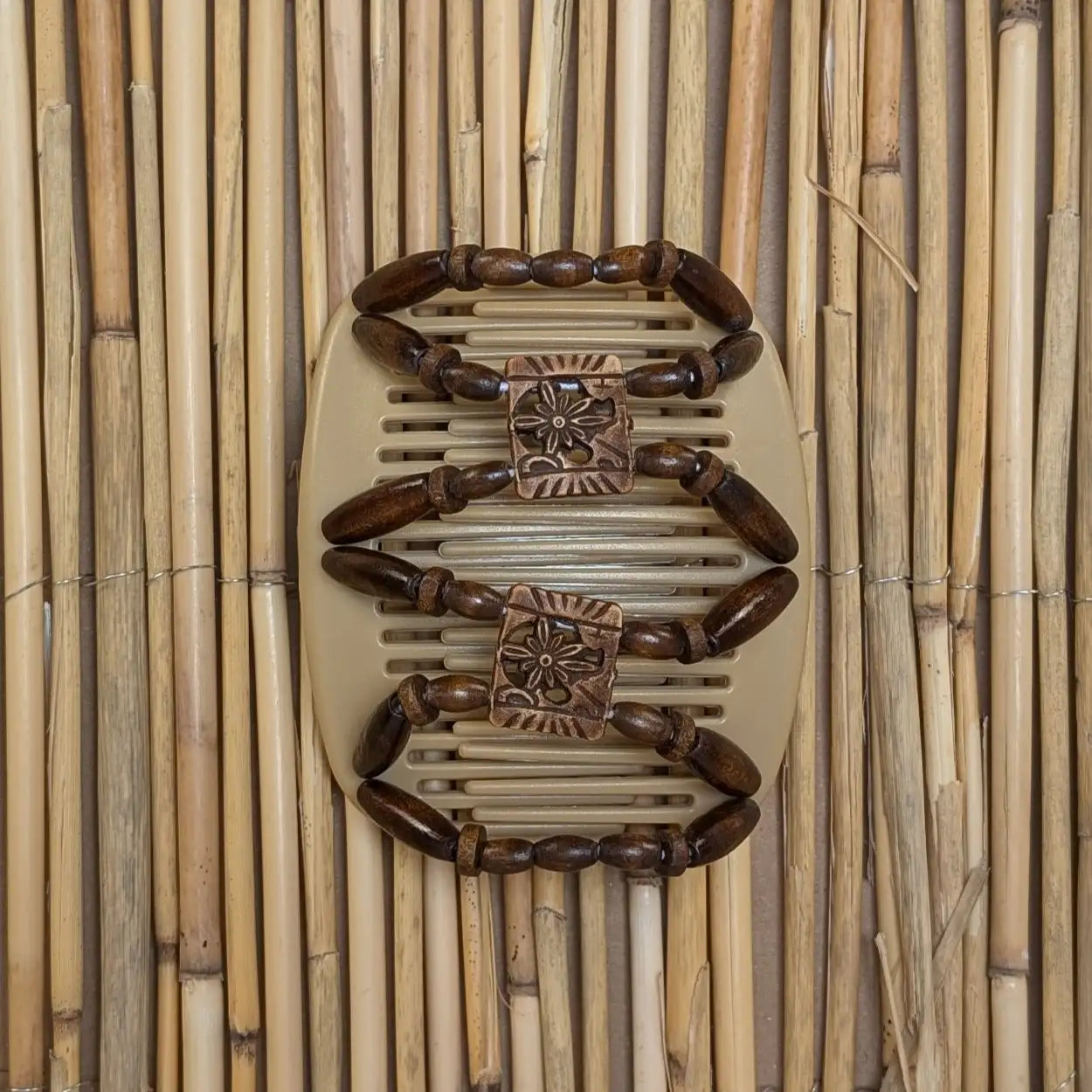 African Butterfly "Dupla" mit braunen Holzperlen beige