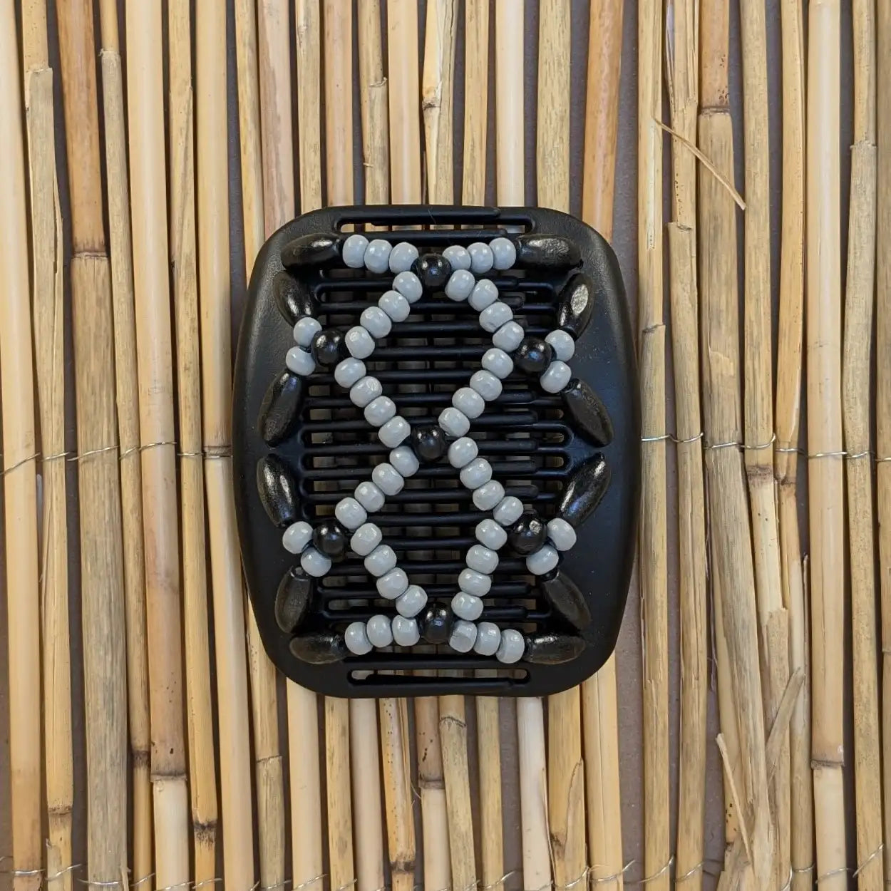 African Butterfly "Ndebele" mit schwarz-grauen Holzperlen schwarz