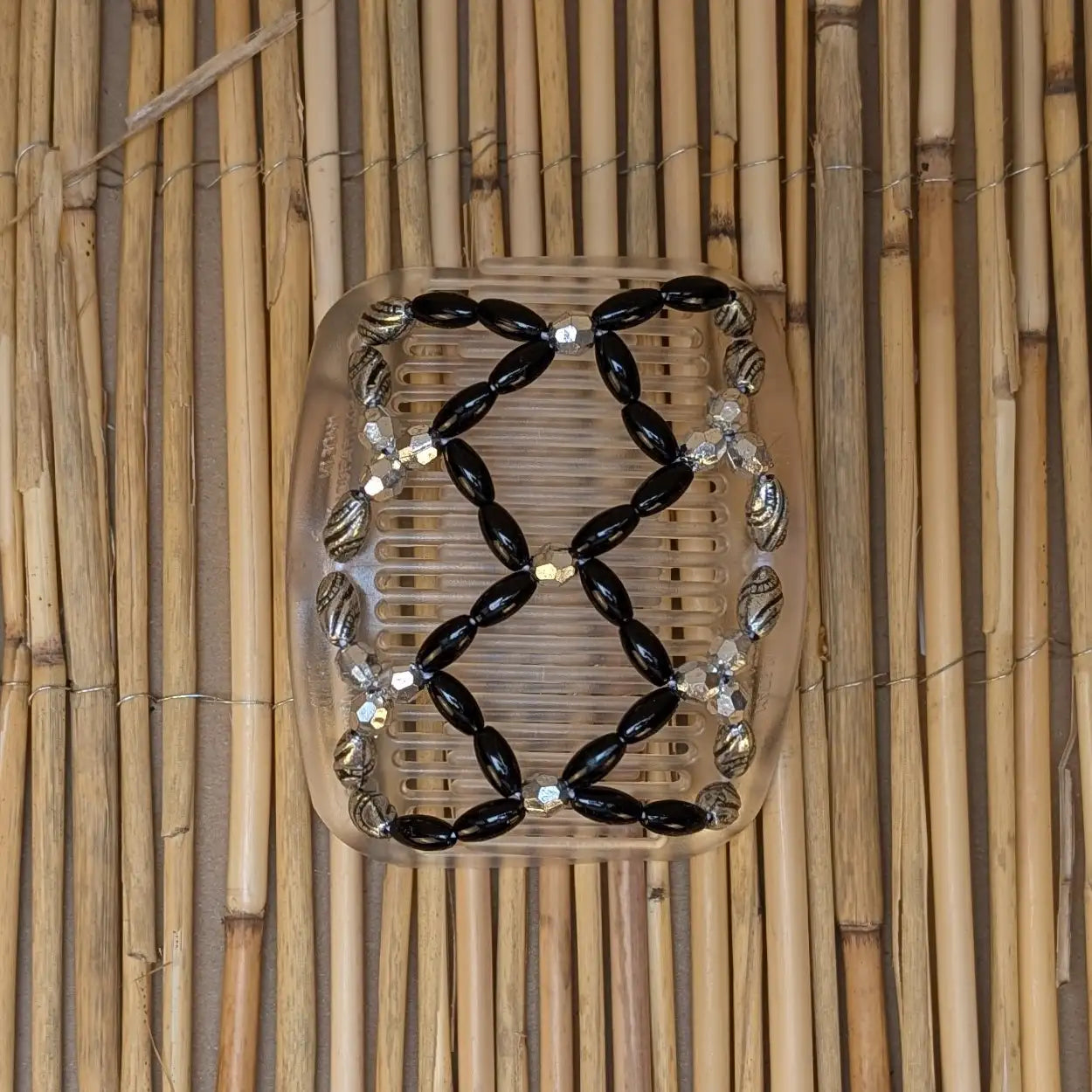 African Butterfly "Ndalena" mit silber-schwarzen Kunstperlen durchsichtig