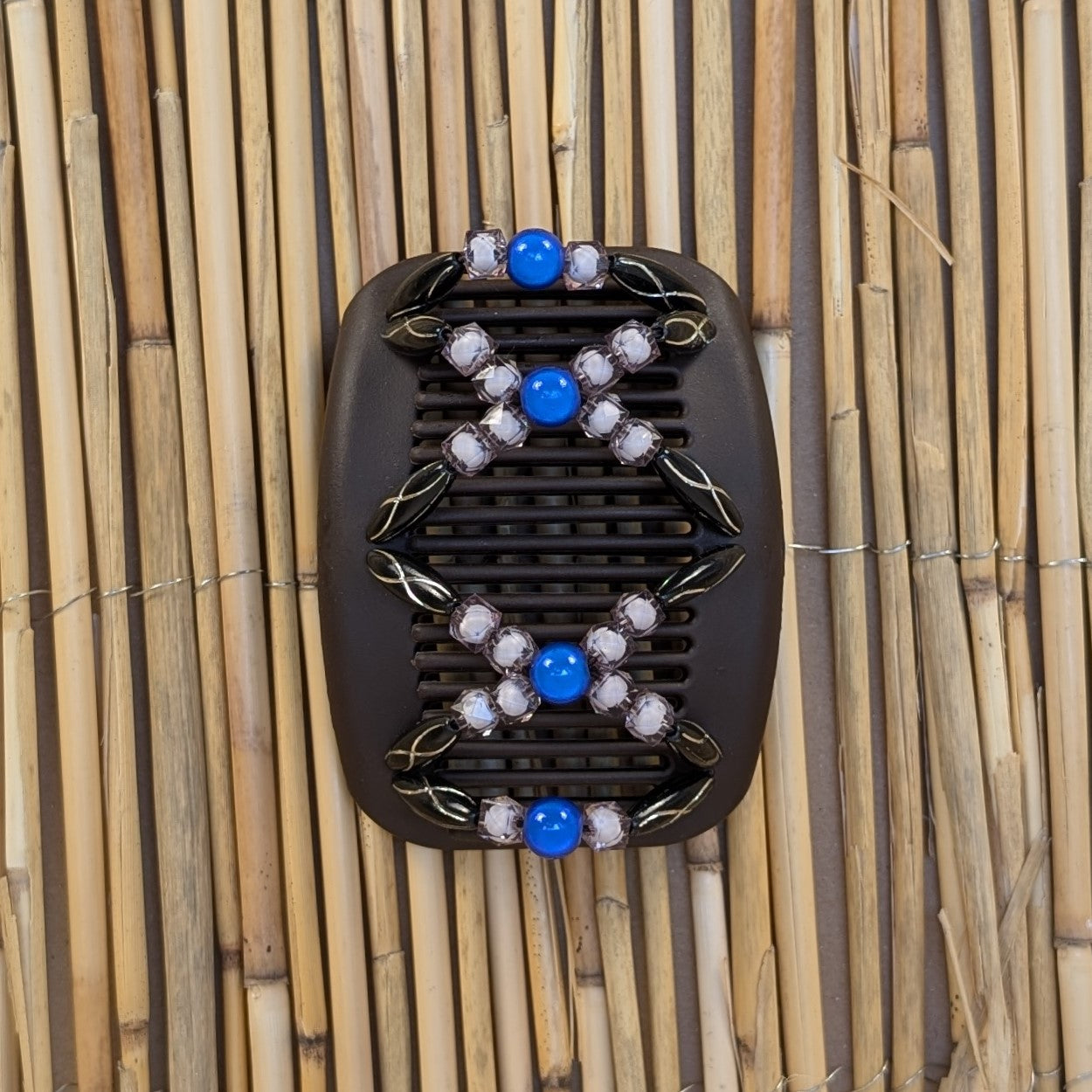 African Butterfly "Dalena" mit schwarz-blauen Kunstperlen braun
