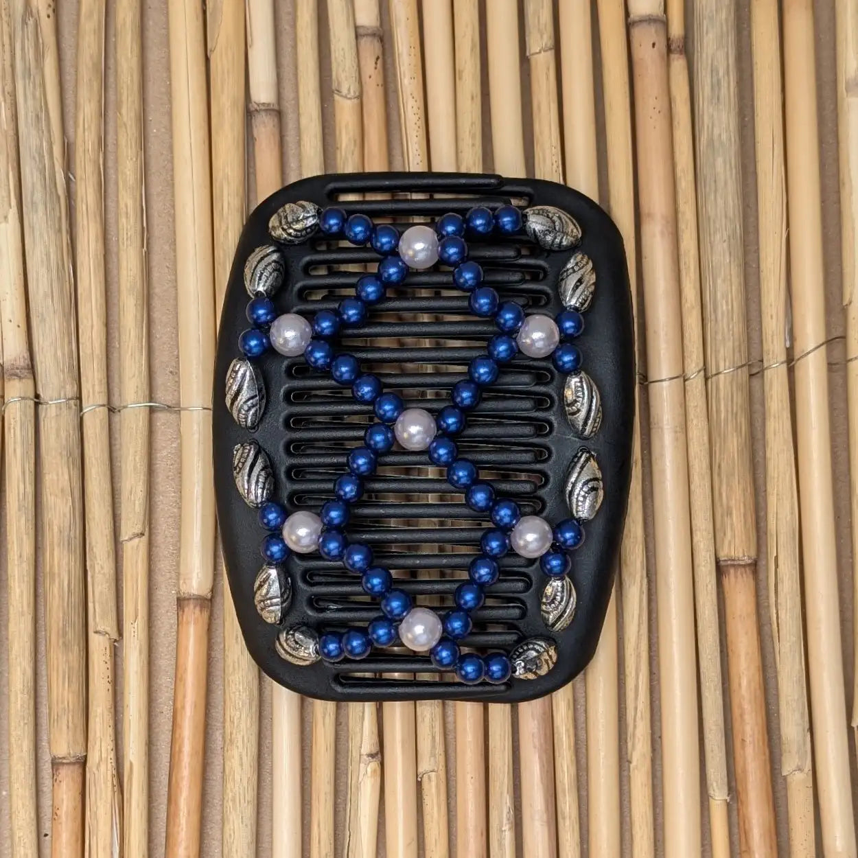 African Butterfly schwarzer Kamm mit silber blauen Kunstperlen