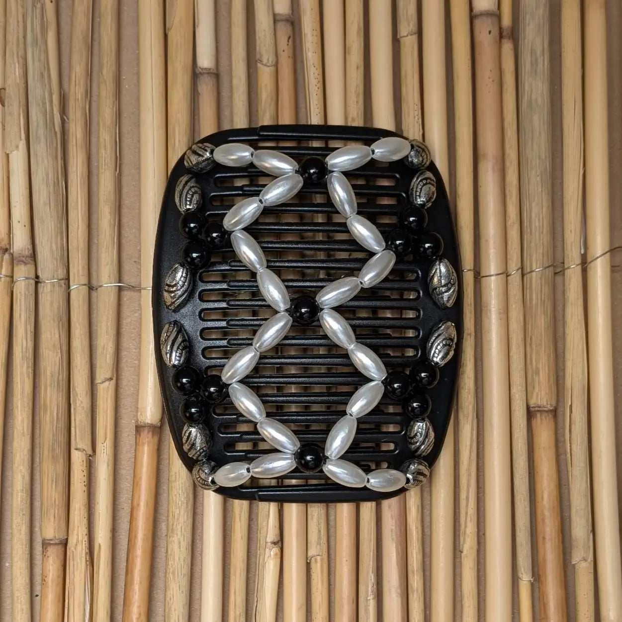 African Butterfly schwarzer Kamm mit schwarz weißen Kunstperlen