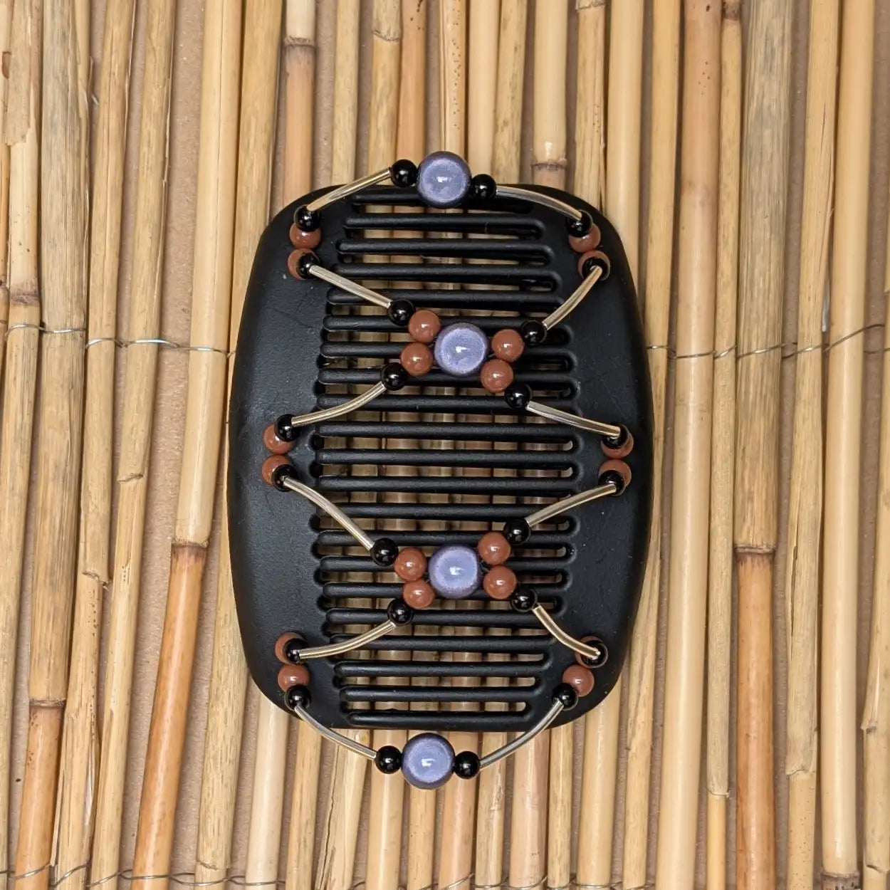 African Butterfly schwarzer Kamm mit braun und schwarzen Kunstperlen die mit silbernen Stäben verbunden sind