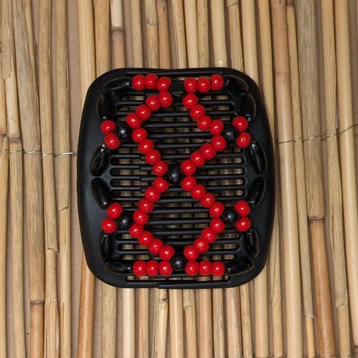 African Butterfly schwarzer Kamm mit rot schwarzen Holzperlen