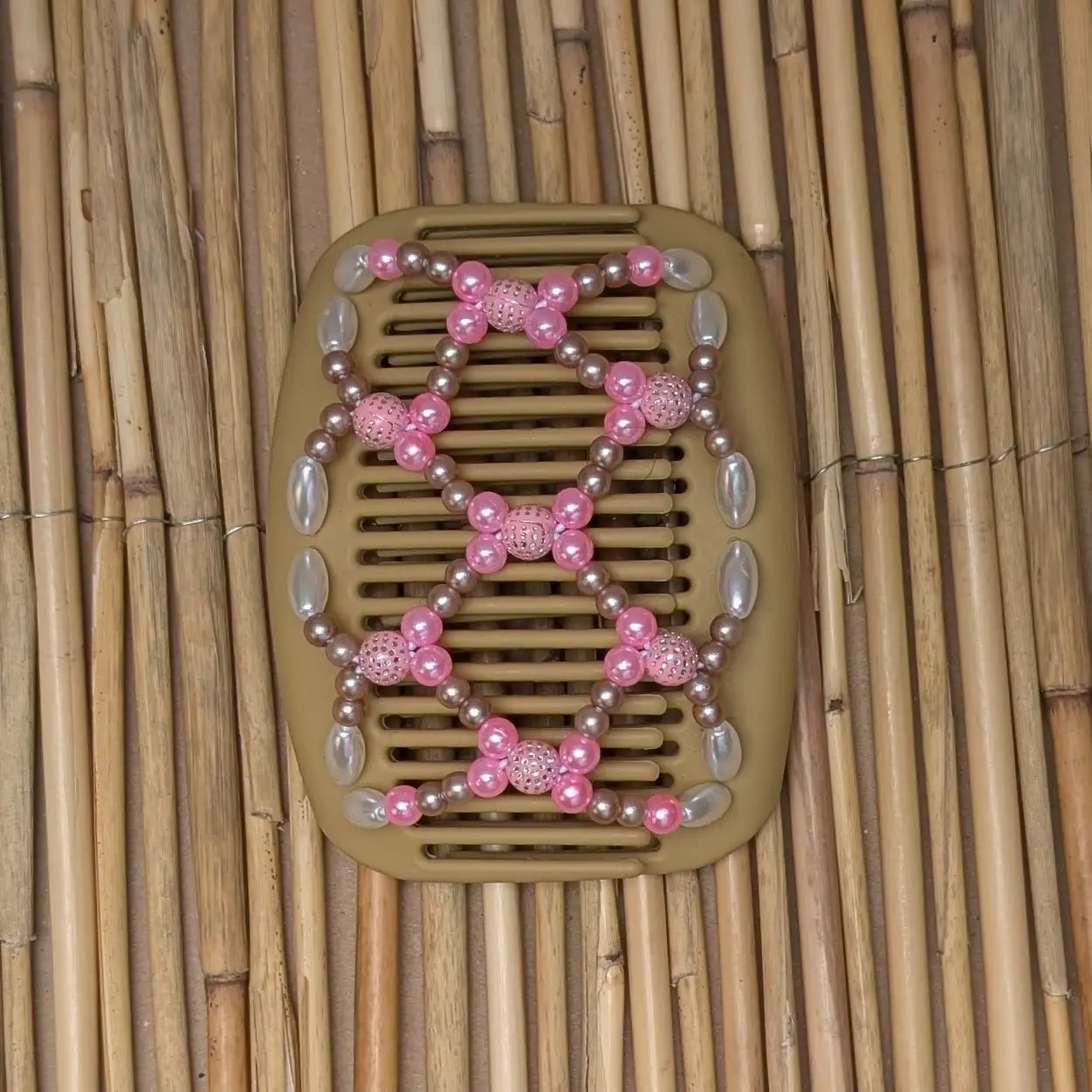 African Butterfly beiger Kamm mit weiß rosa Kunstperlen