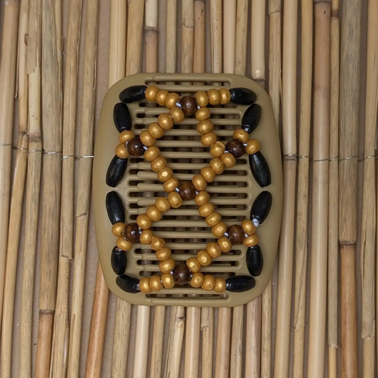 African Butterfly beiger Kamm mit schwarz goldenen braunen Holzperlen