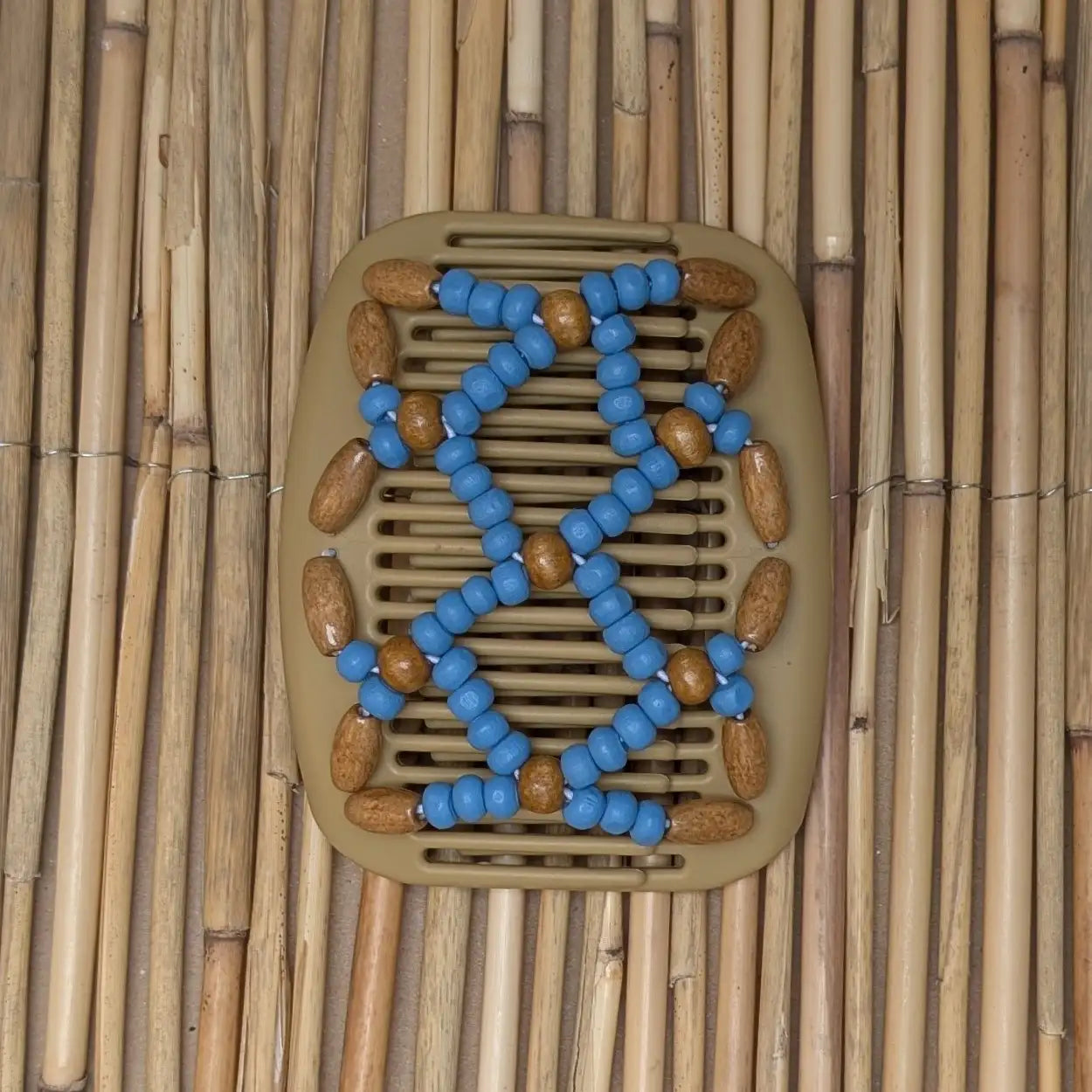 African Butterfly beiger Kamm mit braun hellblauen Holzperlen