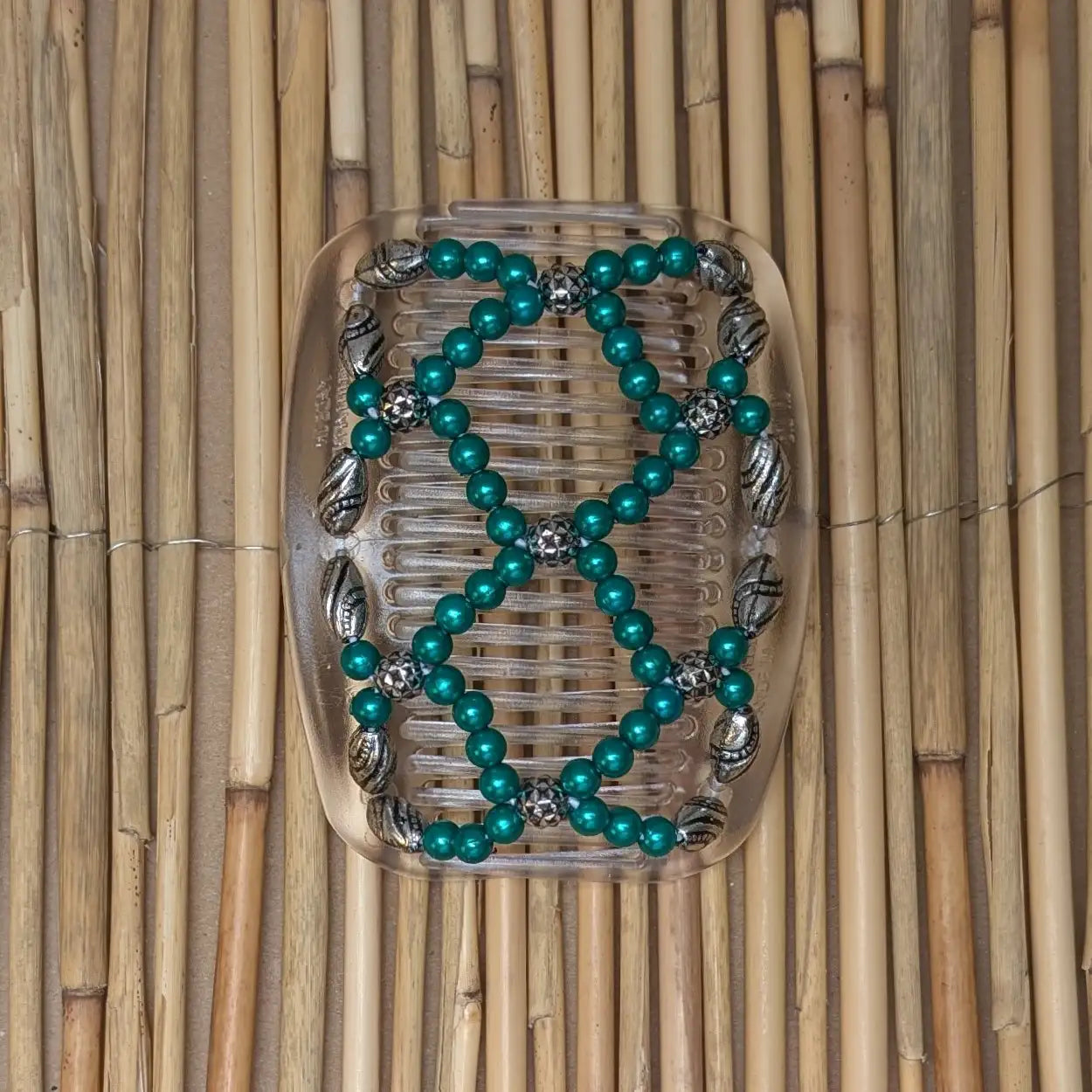 African Butterfly durchsichtiger Kamm mit grün silbernen Kunstperlen