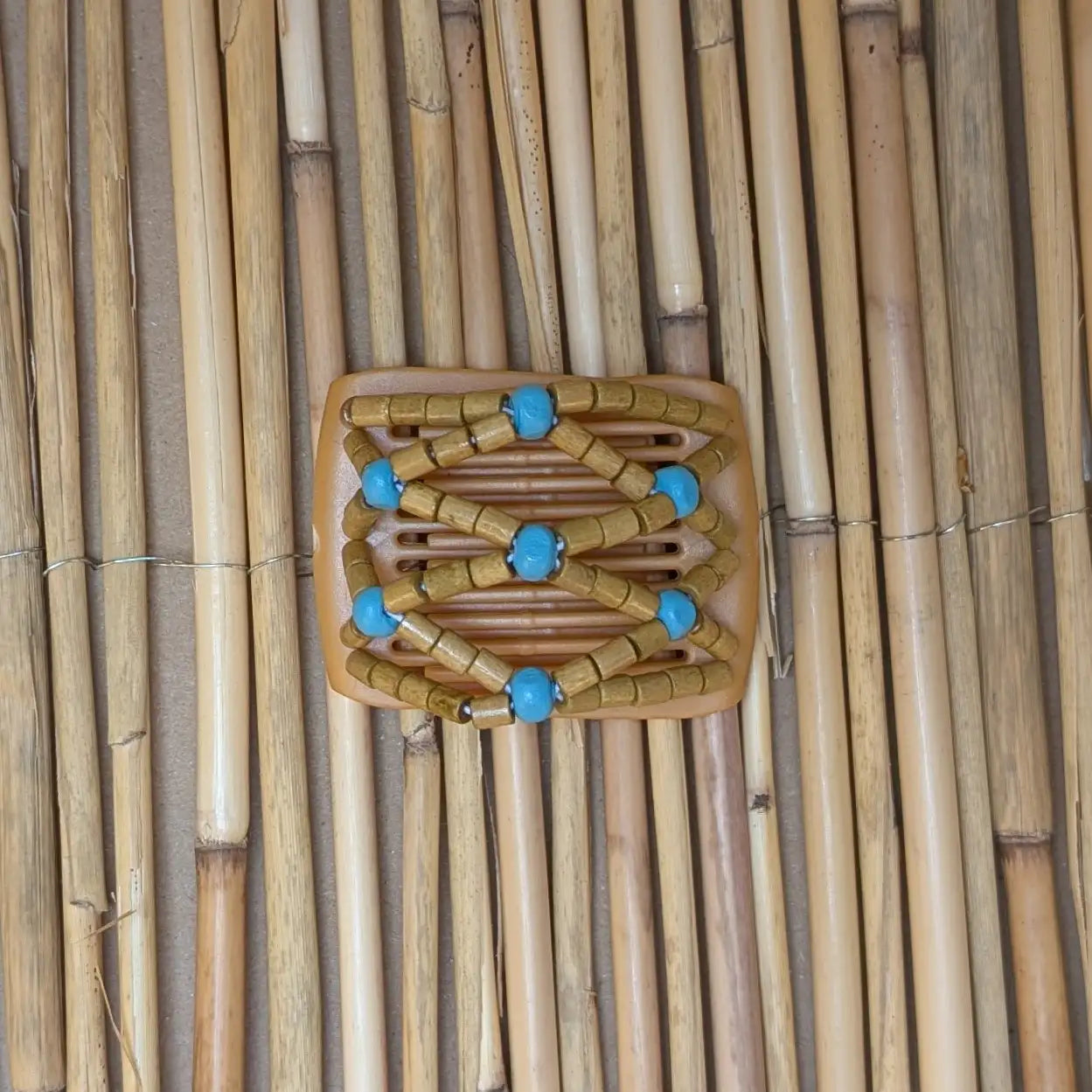 Ladybug (mini) "Ndbele" mit hellbraunen-türkisen Holzperlen beige