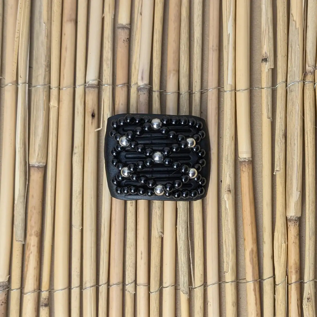 Ladybug (mini) "Ndalena" mit schwarz-silbernen Kunsterlen schwarz