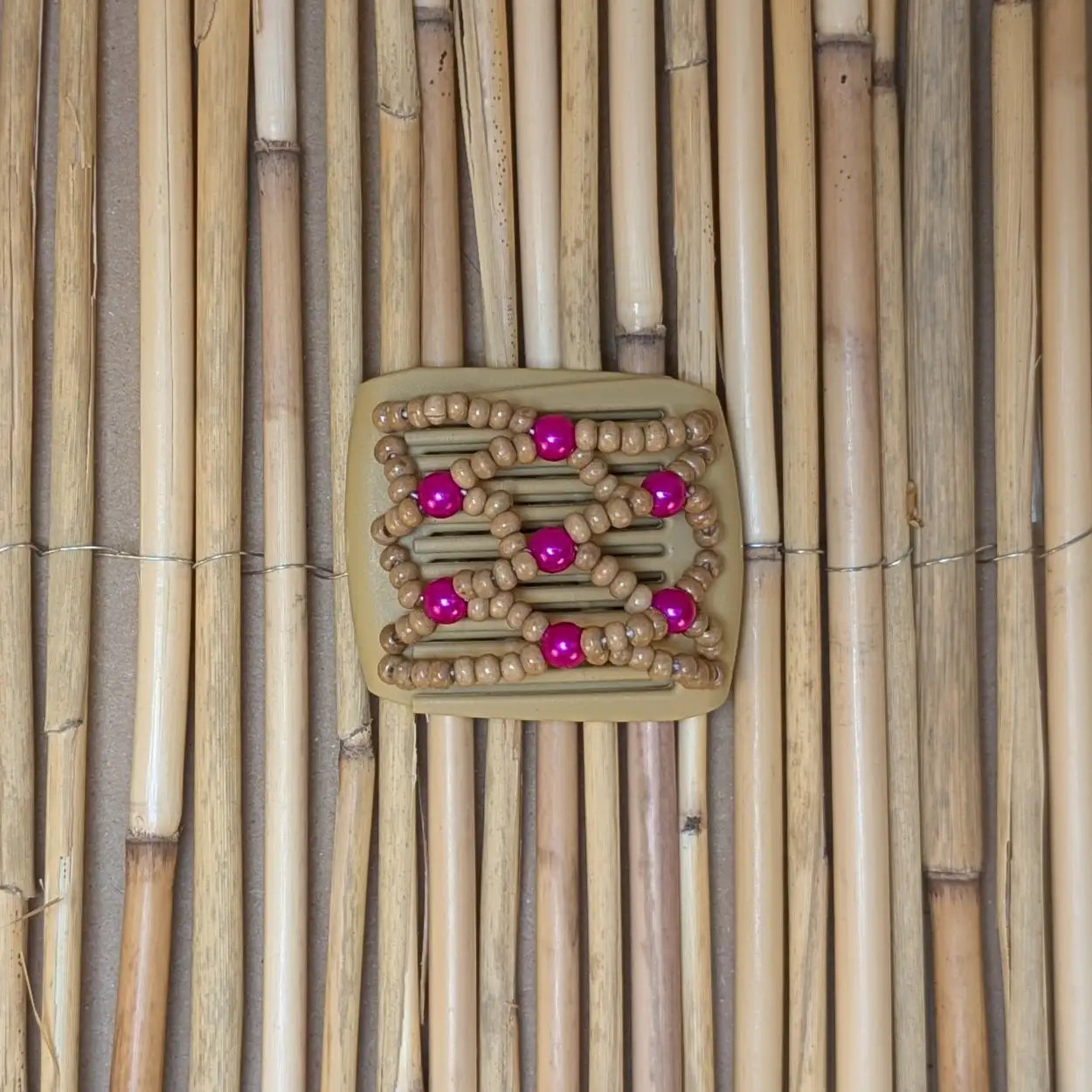 Ladybug (mini) "Ndbele" mit hellen-pinken Perlen beige