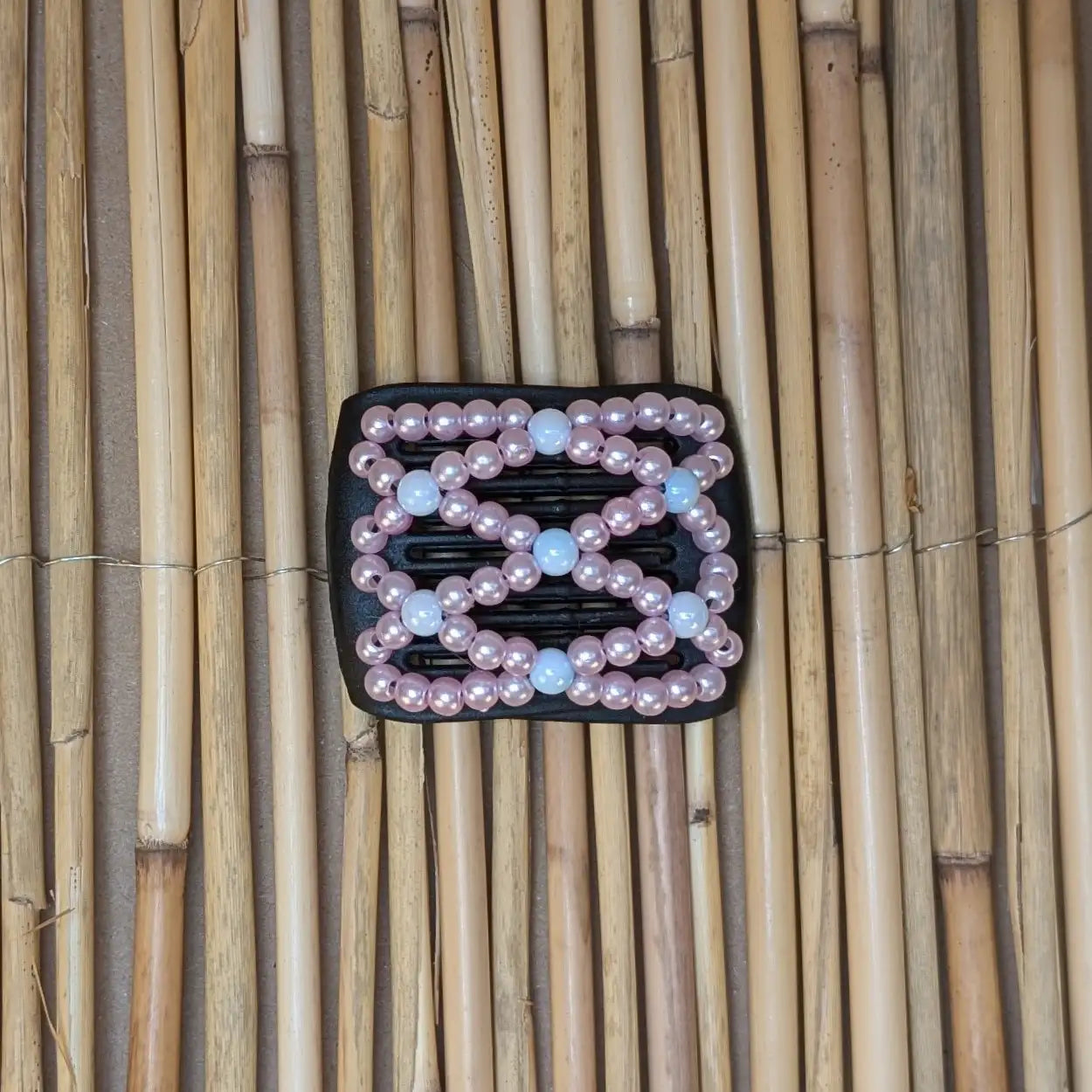 Ladybug (mini) "Ndalena" mit rosa-weißen Kunstperlen schwarz