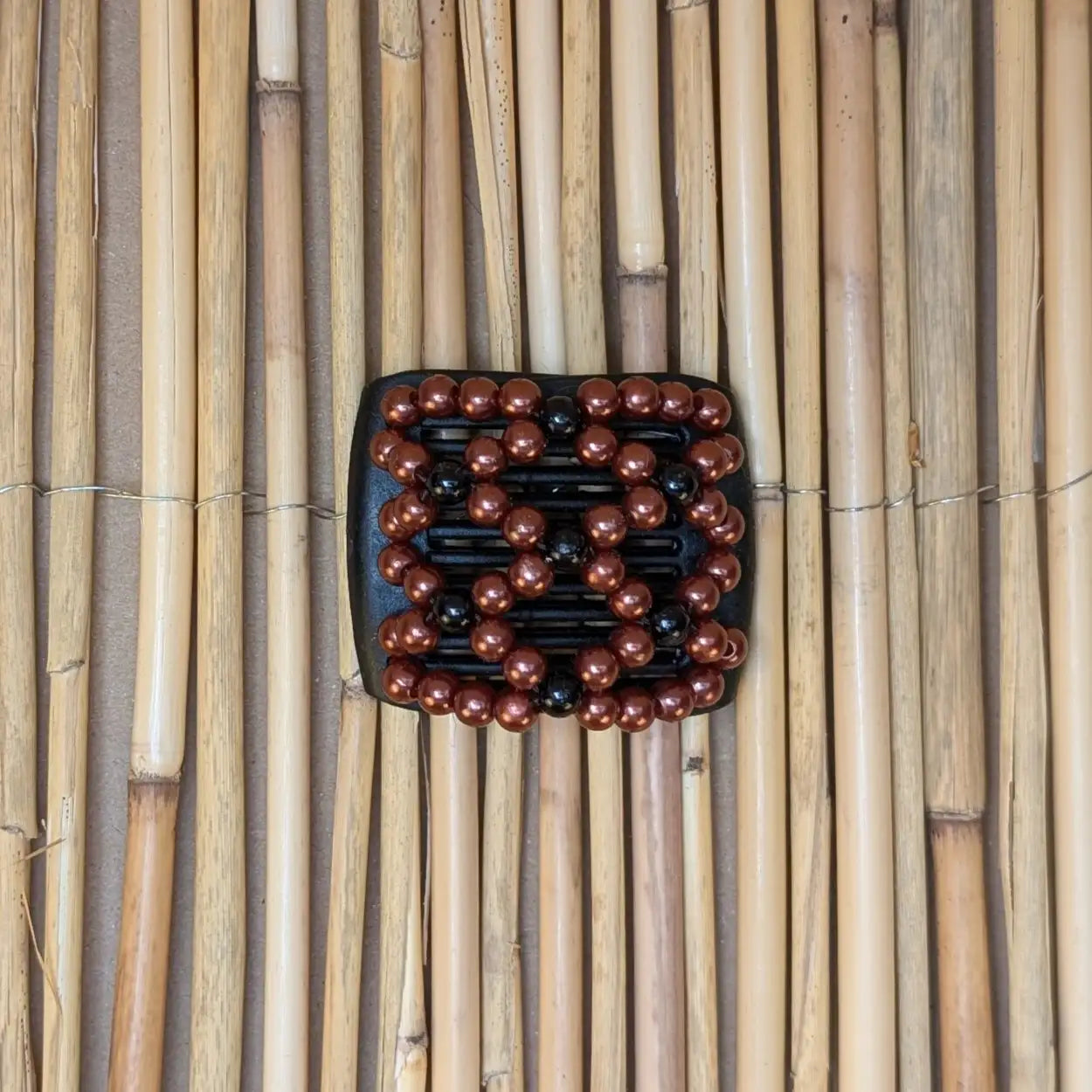 Ladybug (mini) "Ndalena" mit braun-schwarzen Kunstperlen schwarz