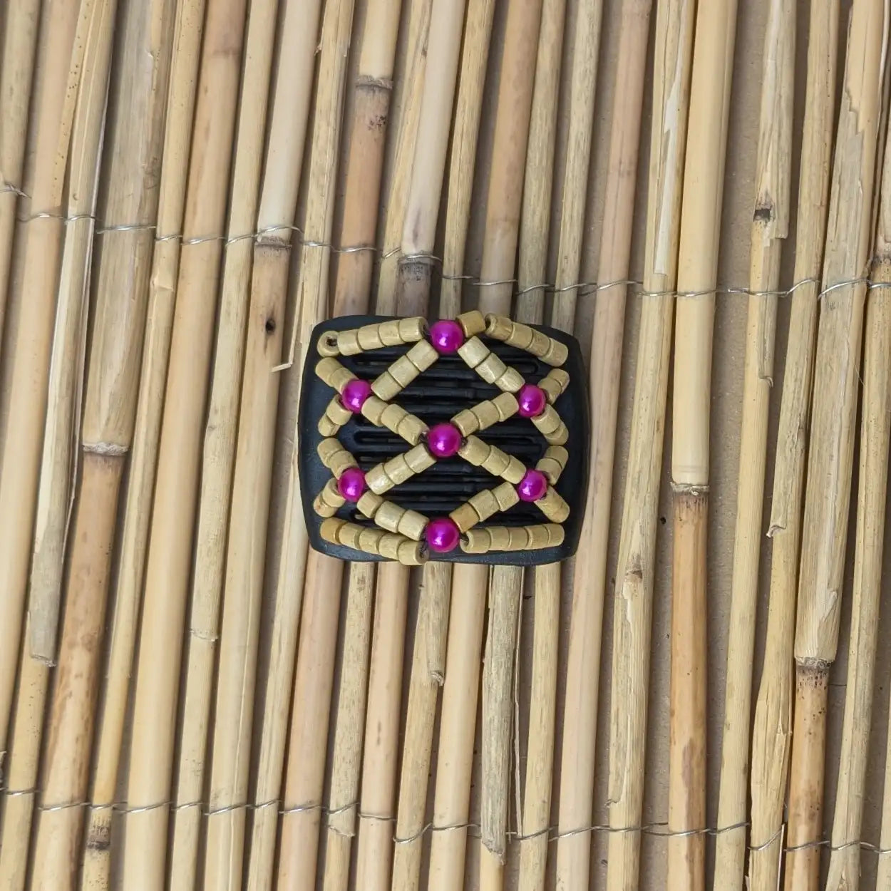 Ladybug (mini) "Ndbele" mit hellen-pinken Holzperlen schwarz