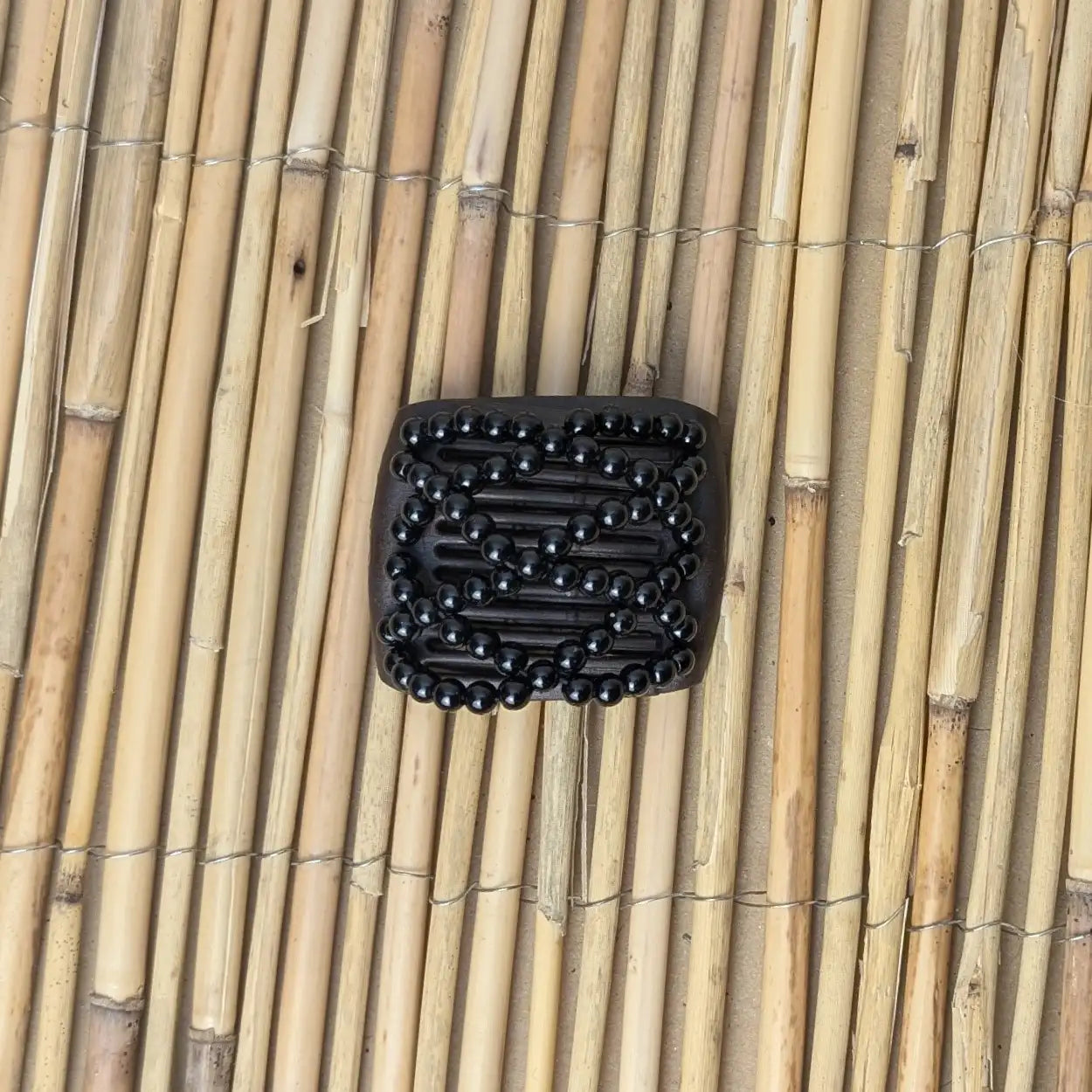 Ladybug (mini) "Ndalena" mit schwarzen Kunstperlen braun