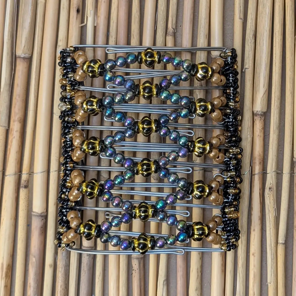 Rhino "Ndalena" extragroß mit regenbogen-goldenen Kunstperlen