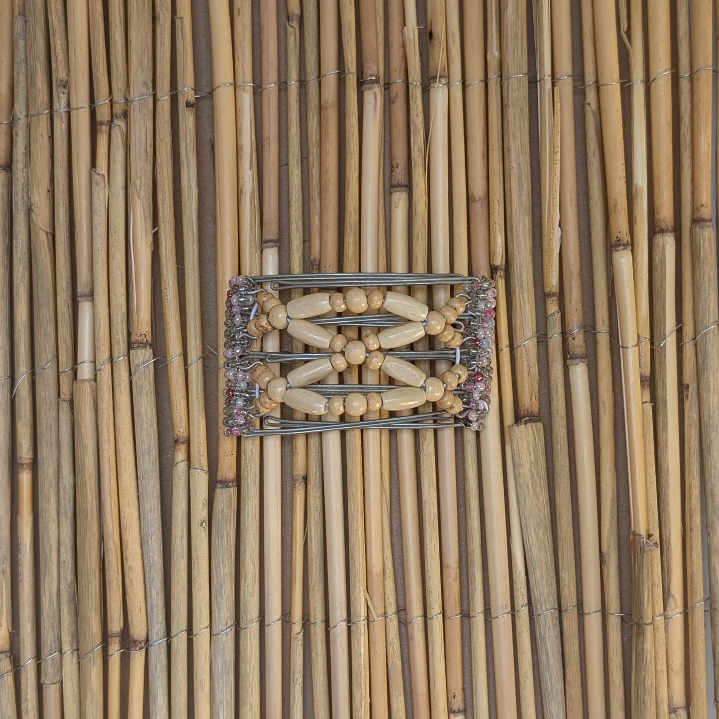Rhino "Ndbele" klein mit hellbraunen Holzperlen