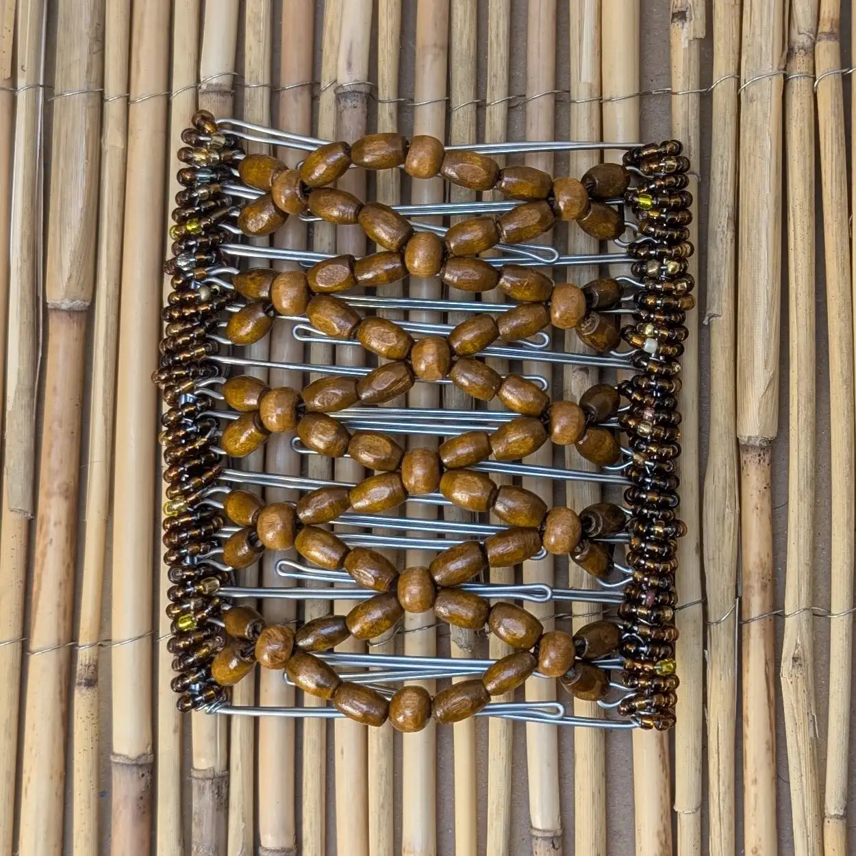 Rhino "Ndbele" extragroß mit braunen Holzperlen