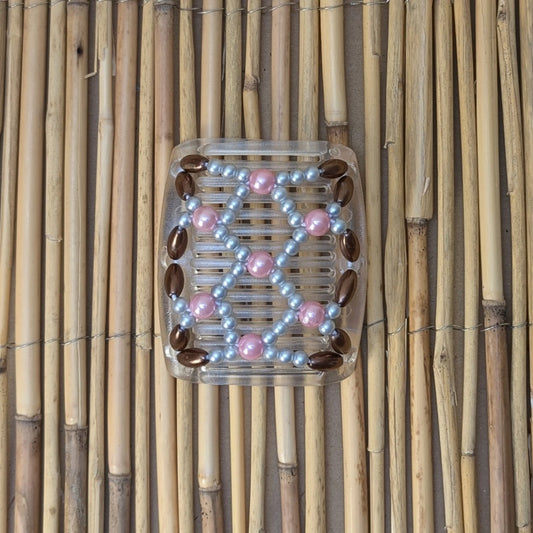 Chameleon "Ndalena" mit hellblauen-rosa Kunstperlen durchsichtig