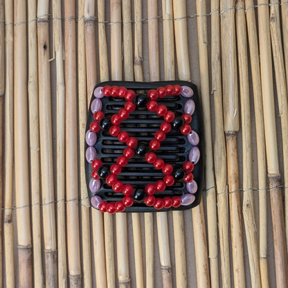 Chameleon "Ndalena" mit rosa-roten Kunstperlen schwarz