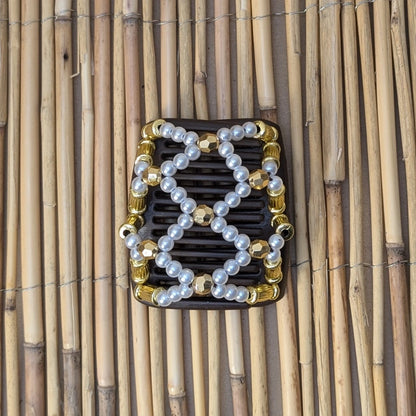 Chameleon "Ndalena" mit gold-weißen Kunstperlen braun