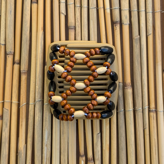 Chameleon "Ndbele" mit schwarzen-braunen Holzperlen beige
