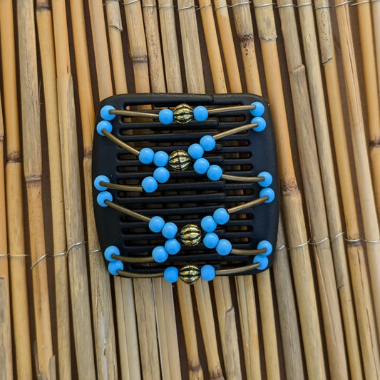 Schwarzer mittelgroßer African Butterfly Haarkamm mit hellblauen und goldenen Kunstperlen mit feinen Metallstäben - flexibler Haarschmuck für Hochsteckfrisuren.