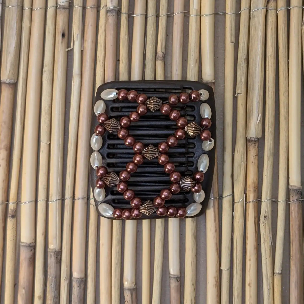 Chameleon "Ndalena" mit gold-braunen Kunstperlen braun