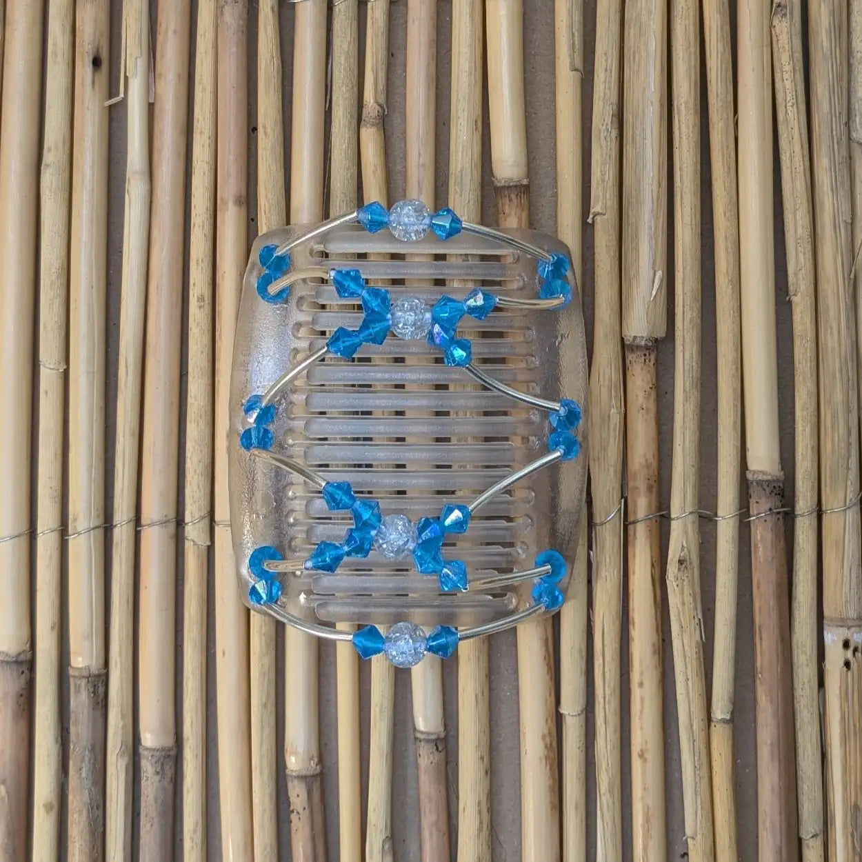 Chameleon "Beada Tube" mit blauen Kunstperlen durchsichtig