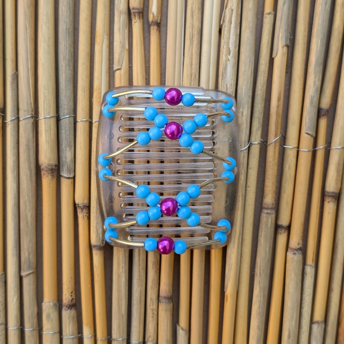 Chameleon "Beada Tube" mit hellblauen-pinken Kunstperlen durchsichtig