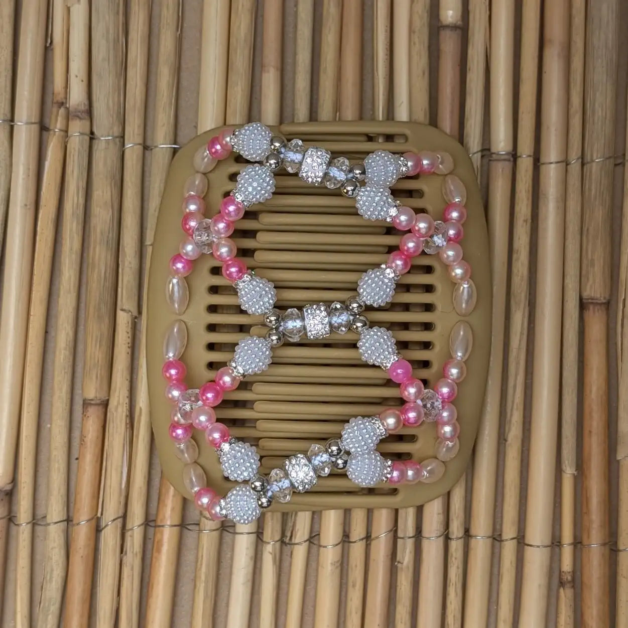 African Butterfly Deluxe "Ndalena" mit rosa-weißen Kunstperlen beige