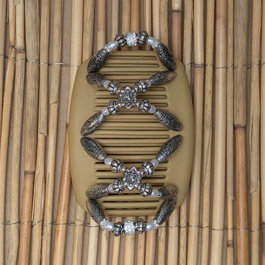African Butterfly Deluxe "Dalena" mit silber-weißen Kunstperlen beige