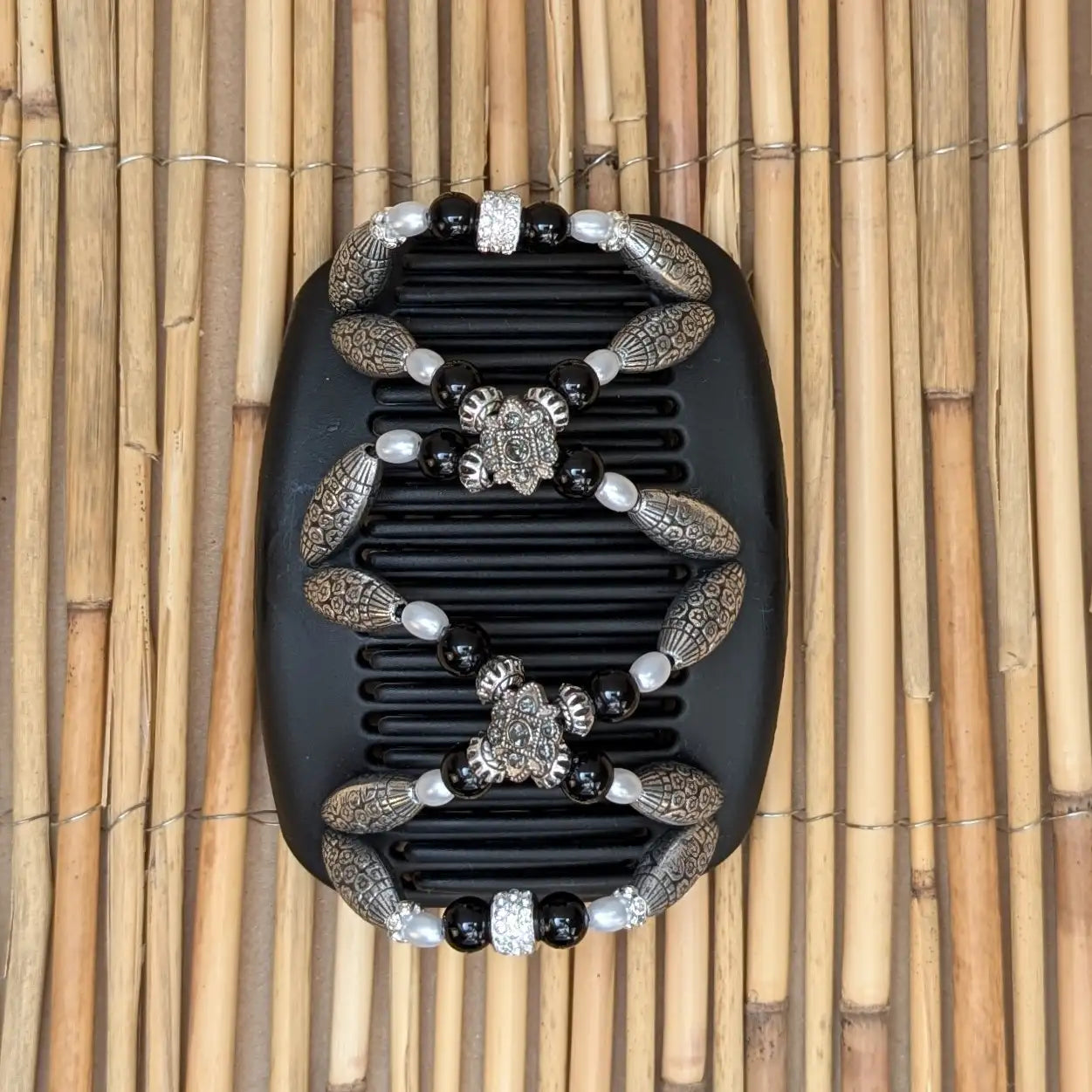 African Butterfly Deluxe "Dalena" mit silber-schwarzen Kunstperlen schwarz