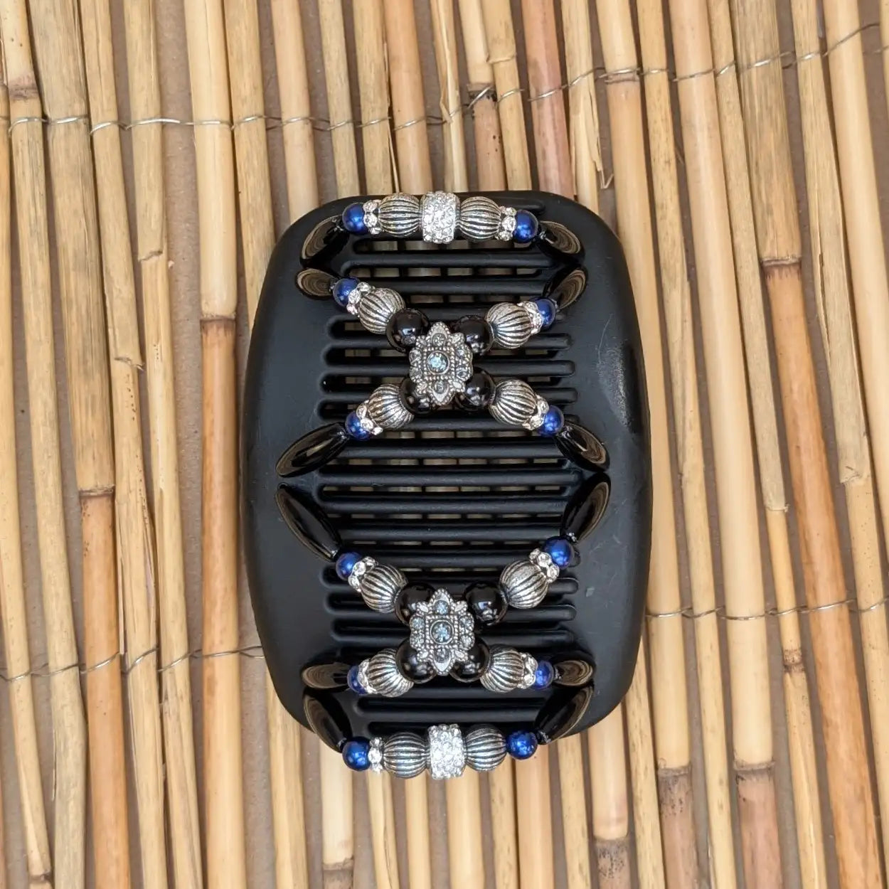 African Butterfly Deluxe "Dalena" mit schwarz-blauen Kunstperlen schwarz