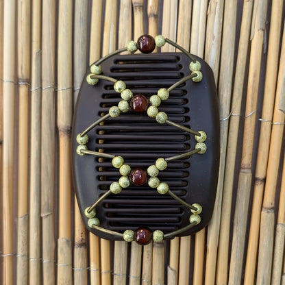 Brauner African Butterfly Haarkamm mit goldenen  und braunen Kunstperlen mit feinen Metallstäben - flexibler Haarschmuck für Hochsteckfrisuren.